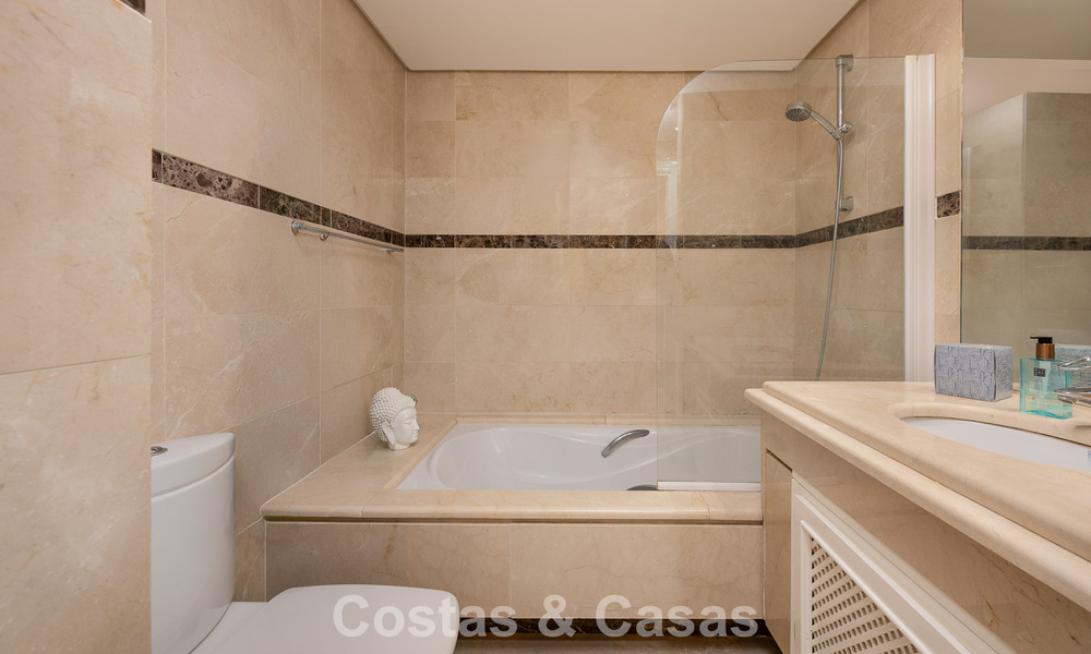 Excepcional ático dúplex en venta, a un paso de Puerto Banús en Nueva Andalucía, Marbella 783070