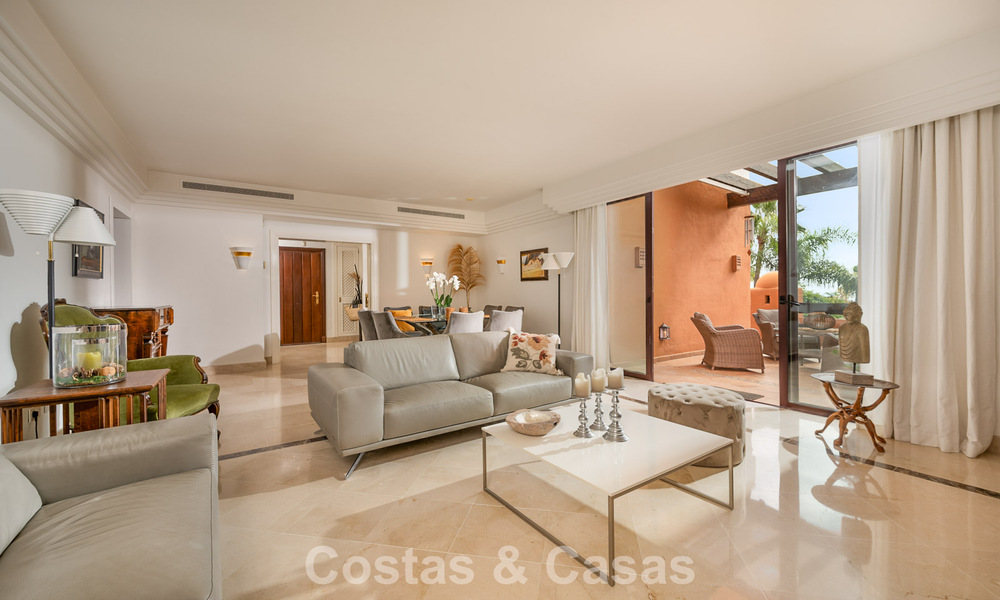 Excepcional ático dúplex en venta, a un paso de Puerto Banús en Nueva Andalucía, Marbella 783075