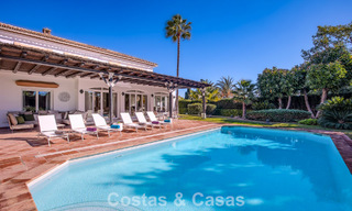 Villa de lujo de estilo mediterráneo en venta a un paso de la playa y todos los servicios en Guadalmina Baja, Marbella 783078 