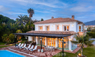 Villa de lujo de estilo mediterráneo en venta a un paso de la playa y todos los servicios en Guadalmina Baja, Marbella 783081 
