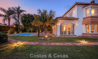 Villa de lujo de estilo mediterráneo en venta a un paso de la playa y todos los servicios en Guadalmina Baja, Marbella 783098 