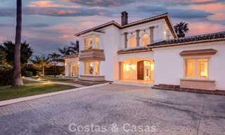 Villa de lujo de estilo mediterráneo en venta a un paso de la playa y todos los servicios en Guadalmina Baja, Marbella 783099 