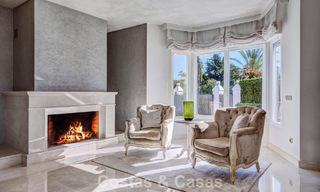 Villa de lujo de estilo mediterráneo en venta a un paso de la playa y todos los servicios en Guadalmina Baja, Marbella 783107 