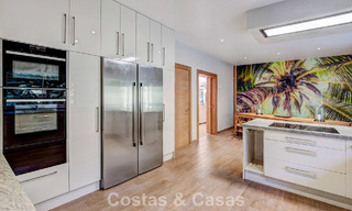 Villa de lujo de estilo mediterráneo en venta a un paso de la playa y todos los servicios en Guadalmina Baja, Marbella 783109 