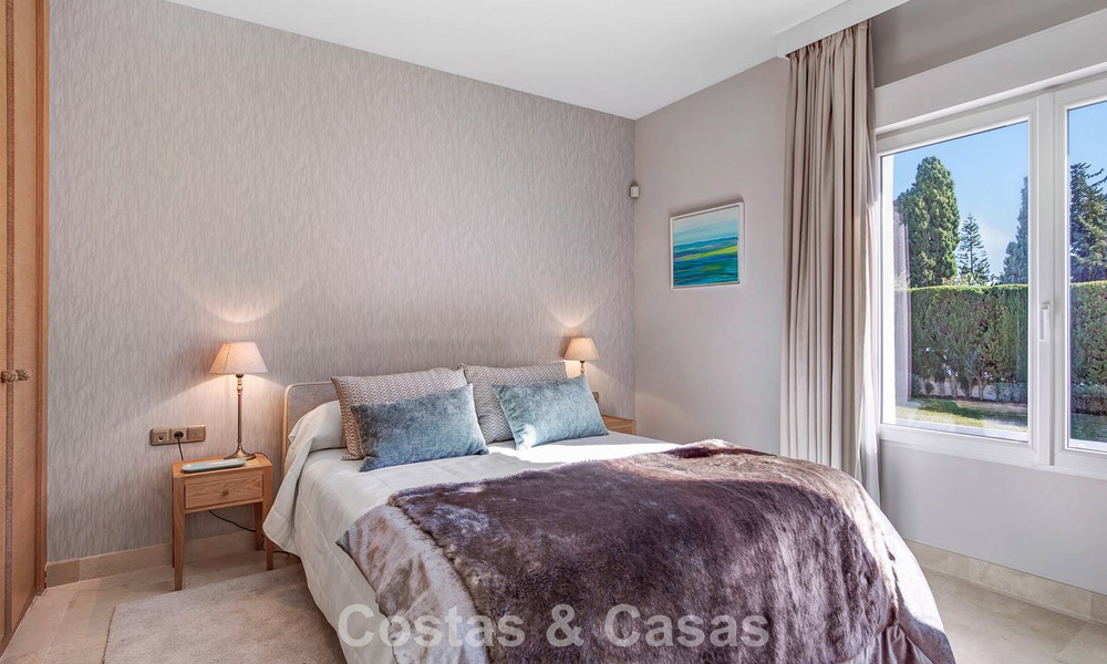 Villa de lujo de estilo mediterráneo en venta a un paso de la playa y todos los servicios en Guadalmina Baja, Marbella 783112