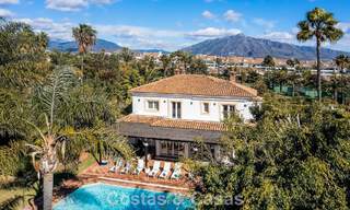 Villa de lujo de estilo mediterráneo en venta a un paso de la playa y todos los servicios en Guadalmina Baja, Marbella 783116 