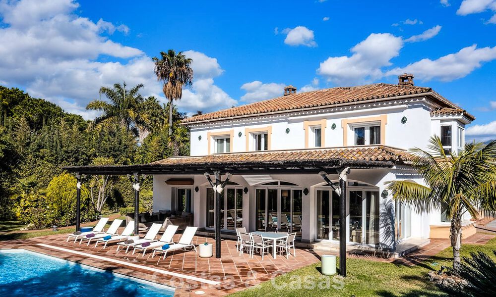 Villa de lujo de estilo mediterráneo en venta a un paso de la playa y todos los servicios en Guadalmina Baja, Marbella 783118