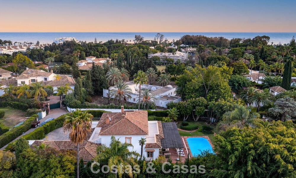 Villa de lujo de estilo mediterráneo en venta a un paso de la playa y todos los servicios en Guadalmina Baja, Marbella 783119
