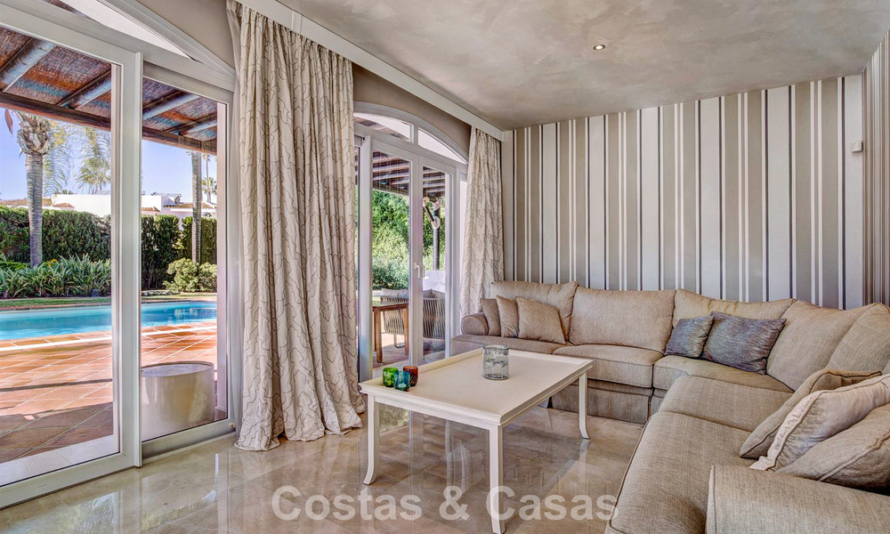 Villa de lujo de estilo mediterráneo en venta a un paso de la playa y todos los servicios en Guadalmina Baja, Marbella 783120
