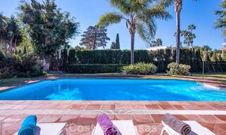 Villa de lujo de estilo mediterráneo en venta a un paso de la playa y todos los servicios en Guadalmina Baja, Marbella 783121 