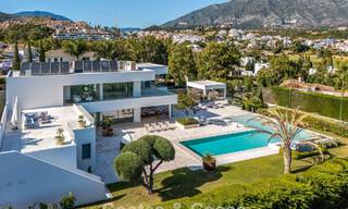 Sofisticada villa de lujo en venta con pista de tenis privada en el corazón de Nueva Andalucía, Marbella 783597 