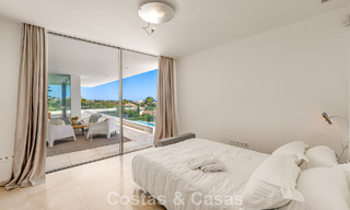 Sofisticada villa de lujo en venta con pista de tenis privada en el corazón de Nueva Andalucía, Marbella 783604 