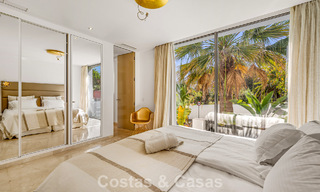 Sofisticada villa de lujo en venta con pista de tenis privada en el corazón de Nueva Andalucía, Marbella 783607 