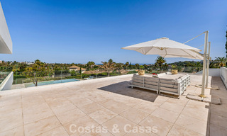 Sofisticada villa de lujo en venta con pista de tenis privada en el corazón de Nueva Andalucía, Marbella 783609 
