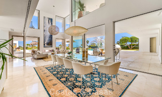 Sofisticada villa de lujo en venta con pista de tenis privada en el corazón de Nueva Andalucía, Marbella 783616 