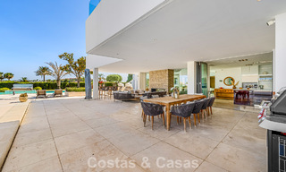 Sofisticada villa de lujo en venta con pista de tenis privada en el corazón de Nueva Andalucía, Marbella 783624 