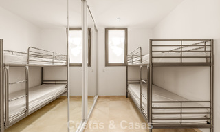 Sofisticada villa de lujo en venta con pista de tenis privada en el corazón de Nueva Andalucía, Marbella 783634 