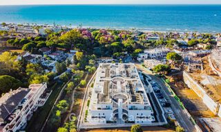 Apartamento de dos dormitorios en planta baja en venta a un paso de la playa en Elviria, Marbella 783644 