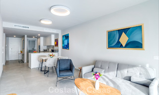Apartamento de dos dormitorios en planta baja en venta a un paso de la playa en Elviria, Marbella 783653 