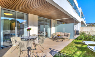 Apartamento de dos dormitorios en planta baja en venta a un paso de la playa en Elviria, Marbella 783654 