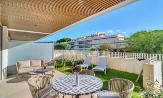 Apartamento de dos dormitorios en planta baja en venta a un paso de la playa en Elviria, Marbella 783655 