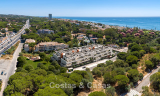 Apartamento de dos dormitorios en planta baja en venta a un paso de la playa en Elviria, Marbella 783656 