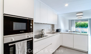 Apartamento de dos dormitorios en planta baja en venta a un paso de la playa en Elviria, Marbella 783663 
