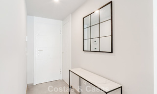 Apartamento de dos dormitorios en planta baja en venta a un paso de la playa en Elviria, Marbella 783664 