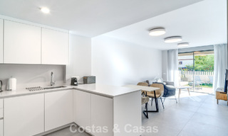 Apartamento de dos dormitorios en planta baja en venta a un paso de la playa en Elviria, Marbella 783665 