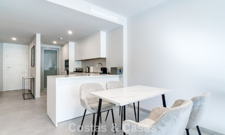 Apartamento de dos dormitorios en planta baja en venta a un paso de la playa en Elviria, Marbella 783666 