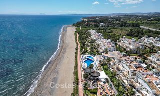 Apartamento en planta baja en venta en un complejo en primera línea de playa en la Nueva Milla de Oro, Marbella - Estepona 783670 