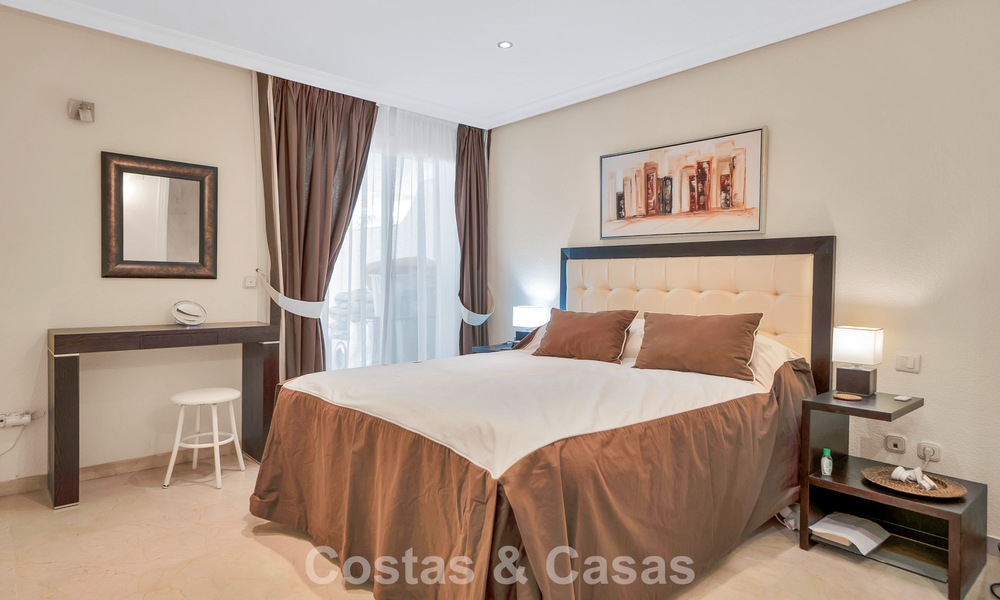 Apartamento en planta baja en venta en un complejo en primera línea de playa en la Nueva Milla de Oro, Marbella - Estepona 783671