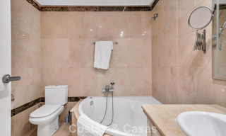 Apartamento en planta baja en venta en un complejo en primera línea de playa en la Nueva Milla de Oro, Marbella - Estepona 783675 