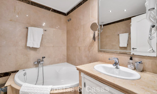 Apartamento en planta baja en venta en un complejo en primera línea de playa en la Nueva Milla de Oro, Marbella - Estepona 783676 