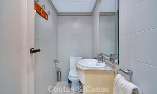 Apartamento en planta baja en venta en un complejo en primera línea de playa en la Nueva Milla de Oro, Marbella - Estepona 783684 