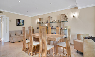 Apartamento en planta baja en venta en un complejo en primera línea de playa en la Nueva Milla de Oro, Marbella - Estepona 783690 