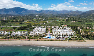 Apartamento en planta baja en venta en un complejo en primera línea de playa en la Nueva Milla de Oro, Marbella - Estepona 783701 