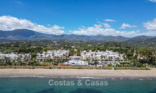 Apartamento en planta baja en venta en un complejo en primera línea de playa en la Nueva Milla de Oro, Marbella - Estepona 783703 