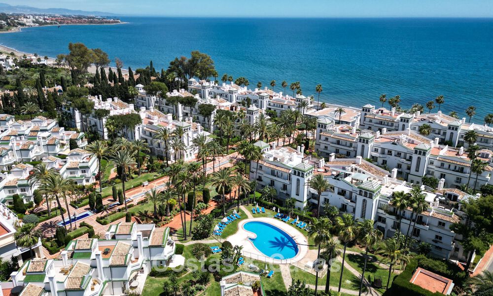 Apartamento en planta baja en venta en un complejo en primera línea de playa en la Nueva Milla de Oro, Marbella - Estepona 783705