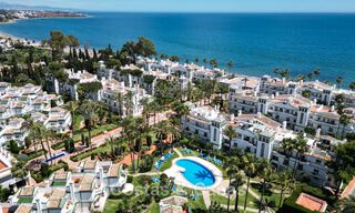 Apartamento en planta baja en venta en un complejo en primera línea de playa en la Nueva Milla de Oro, Marbella - Estepona 783705 