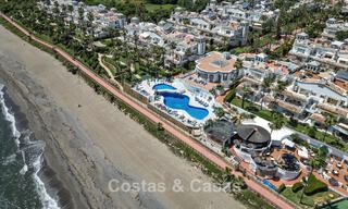 Apartamento en planta baja en venta en un complejo en primera línea de playa en la Nueva Milla de Oro, Marbella - Estepona 783707 