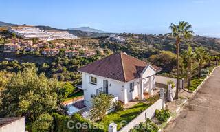 Espaciosa villa familiar con piscina privada y vistas panorámicas, enclavada en las colinas de Estepona 783711 