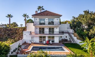 Espaciosa villa familiar con piscina privada y vistas panorámicas, enclavada en las colinas de Estepona 783713 