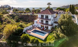 Espaciosa villa familiar con piscina privada y vistas panorámicas, enclavada en las colinas de Estepona 783715 