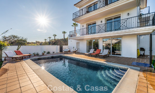 Espaciosa villa familiar con piscina privada y vistas panorámicas, enclavada en las colinas de Estepona 783719 