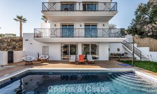 Espaciosa villa familiar con piscina privada y vistas panorámicas, enclavada en las colinas de Estepona 783721 