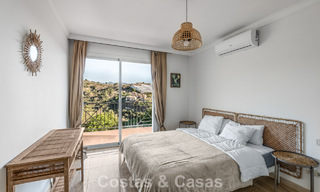 Espaciosa villa familiar con piscina privada y vistas panorámicas, enclavada en las colinas de Estepona 783727 