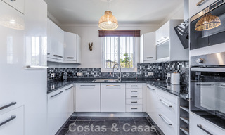 Espaciosa villa familiar con piscina privada y vistas panorámicas, enclavada en las colinas de Estepona 783731 