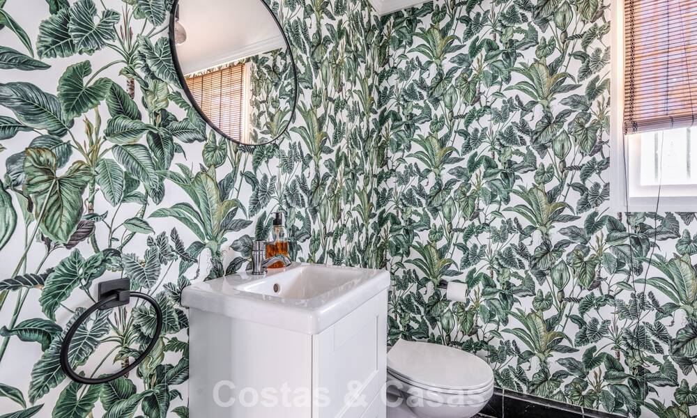 Espaciosa villa familiar con piscina privada y vistas panorámicas, enclavada en las colinas de Estepona 783732