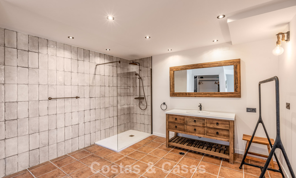 Espaciosa villa familiar con piscina privada y vistas panorámicas, enclavada en las colinas de Estepona 783733